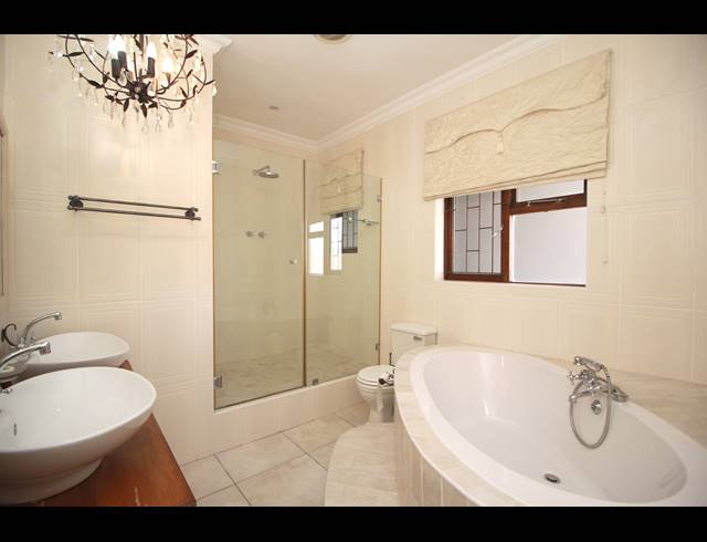 4 BEDROOM HOUSE FOR SALE IN HARTENBOS CENTRAL